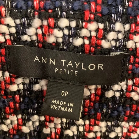 ANN TAYLOR β’ London Lady Knitted Mini Blazer, Petite - Picture 5 of 8